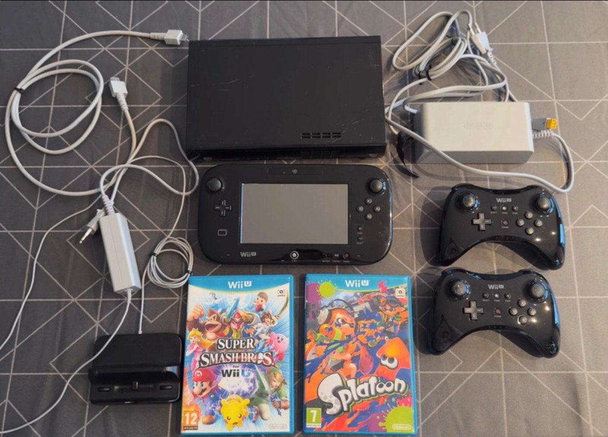 Wii U console(32GB) zwart + gamepad, Games en Spelcomputers, Spelcomputers | Nintendo Wii U, Ophalen, Zo goed als nieuw, Met 3 controllers of meer