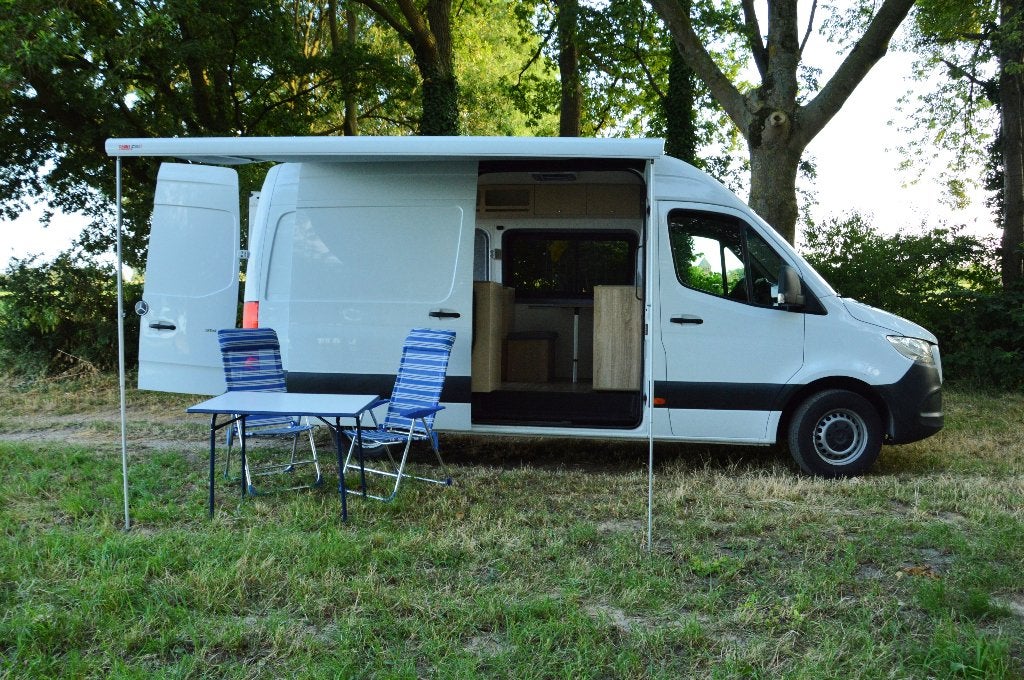 NIEUW ingerichte Buscamper Mercedes Benz Sprinter BJ 2020, Chemisch toilet, Buscamper of Camperbus, Dakluik, Tot en met 2