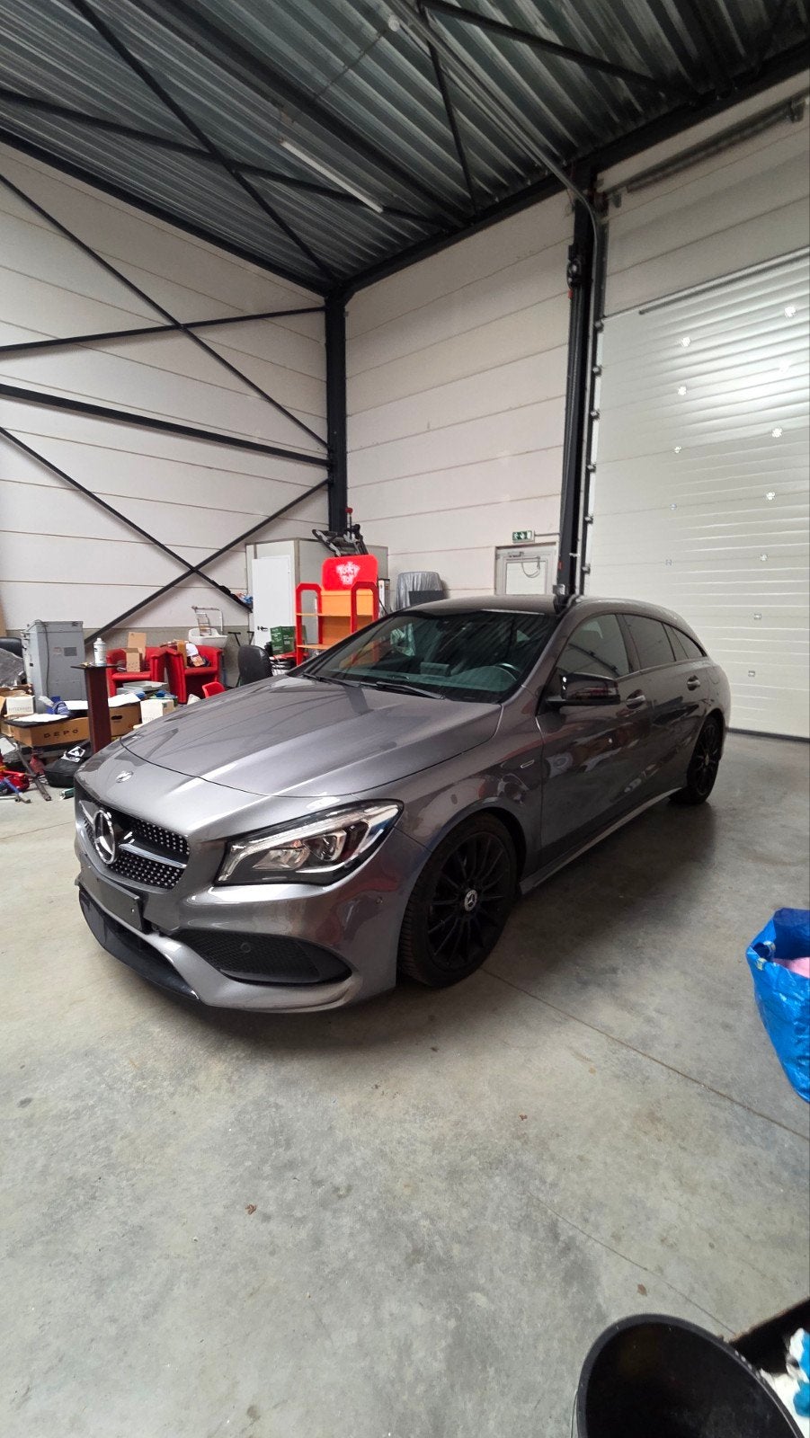 MERCEDES- BENZ CLA 180 AUTOMATIC. BENZINE, Autos, CLA, Euro 6, Entreprise, Entretenue par le concessionnaire