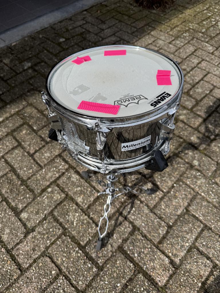 Millenium SD105 10" Snare + Gibraltar Lightweight stand, Muziek en Instrumenten, Ophalen of Verzenden, Zo goed als nieuw, Overige merken
