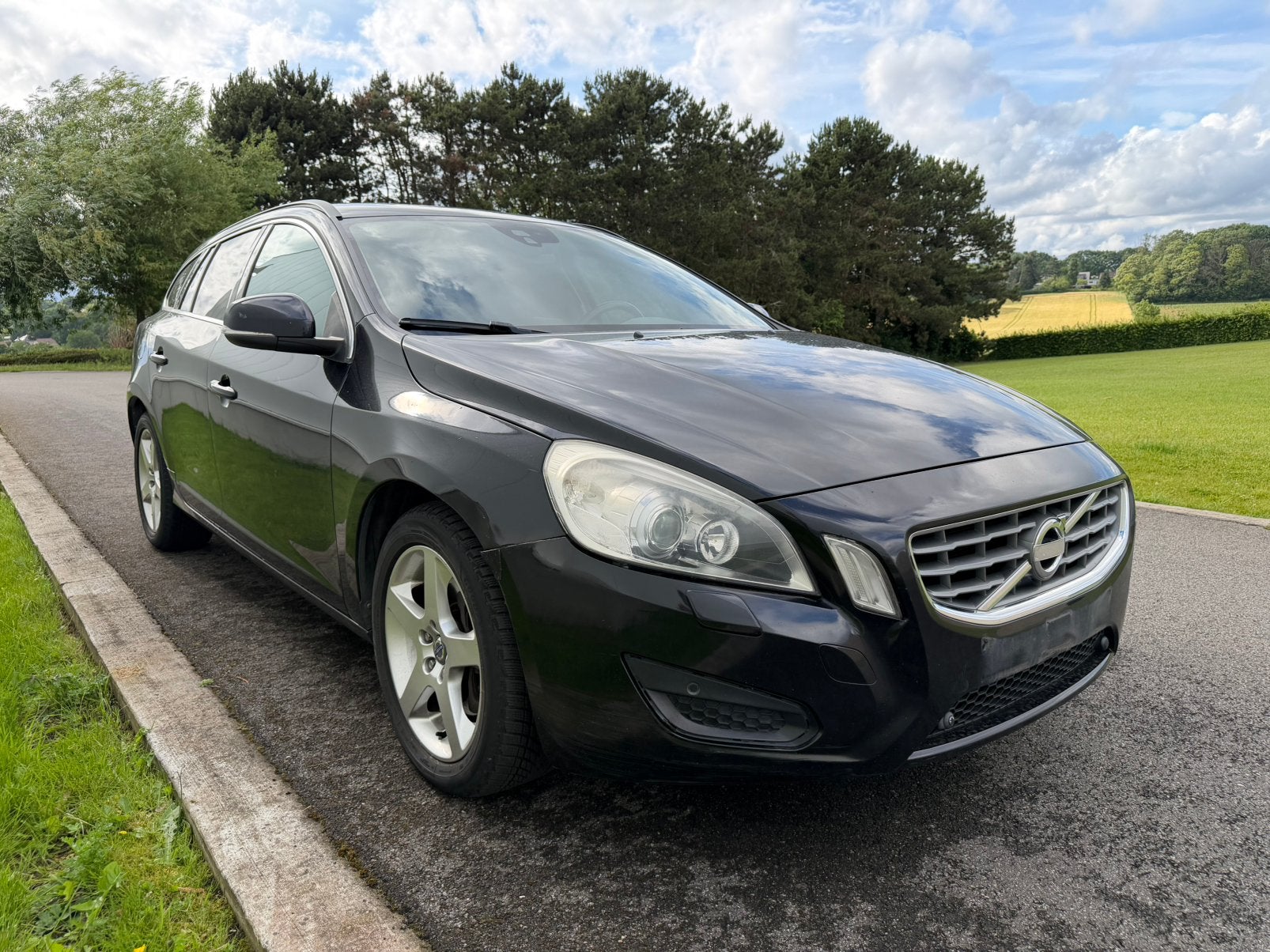 Volvo V60 2.4 D5 - Full option - Volledig onderhouden!, Zwart, Leder, 5 deurs, Te koop