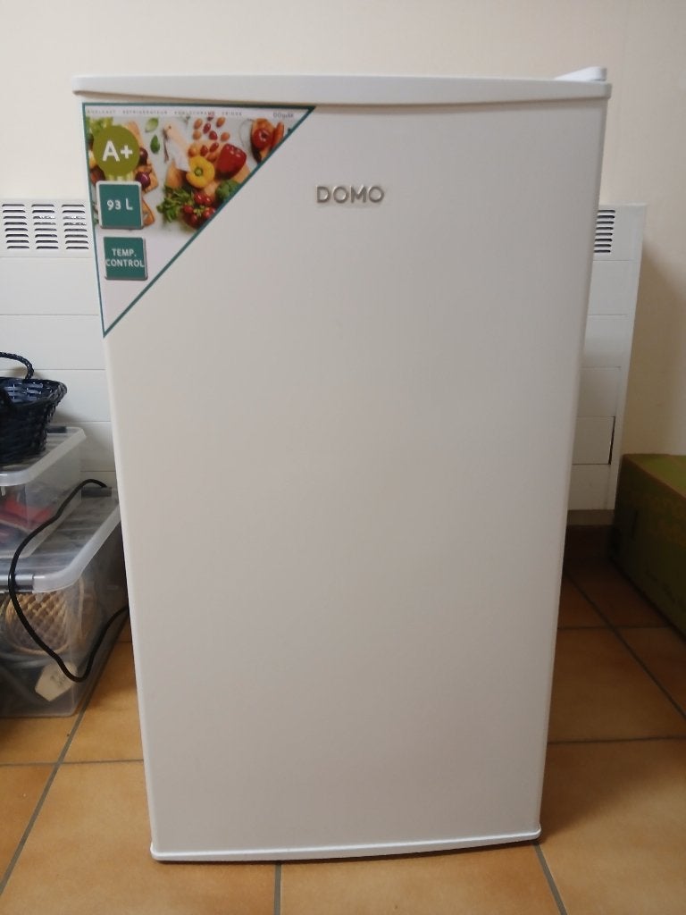 Petit frigo table DOMO, Electroménager, Avec compartiment congélateur, 85 à 120 cm, Enlèvement, Utilisé