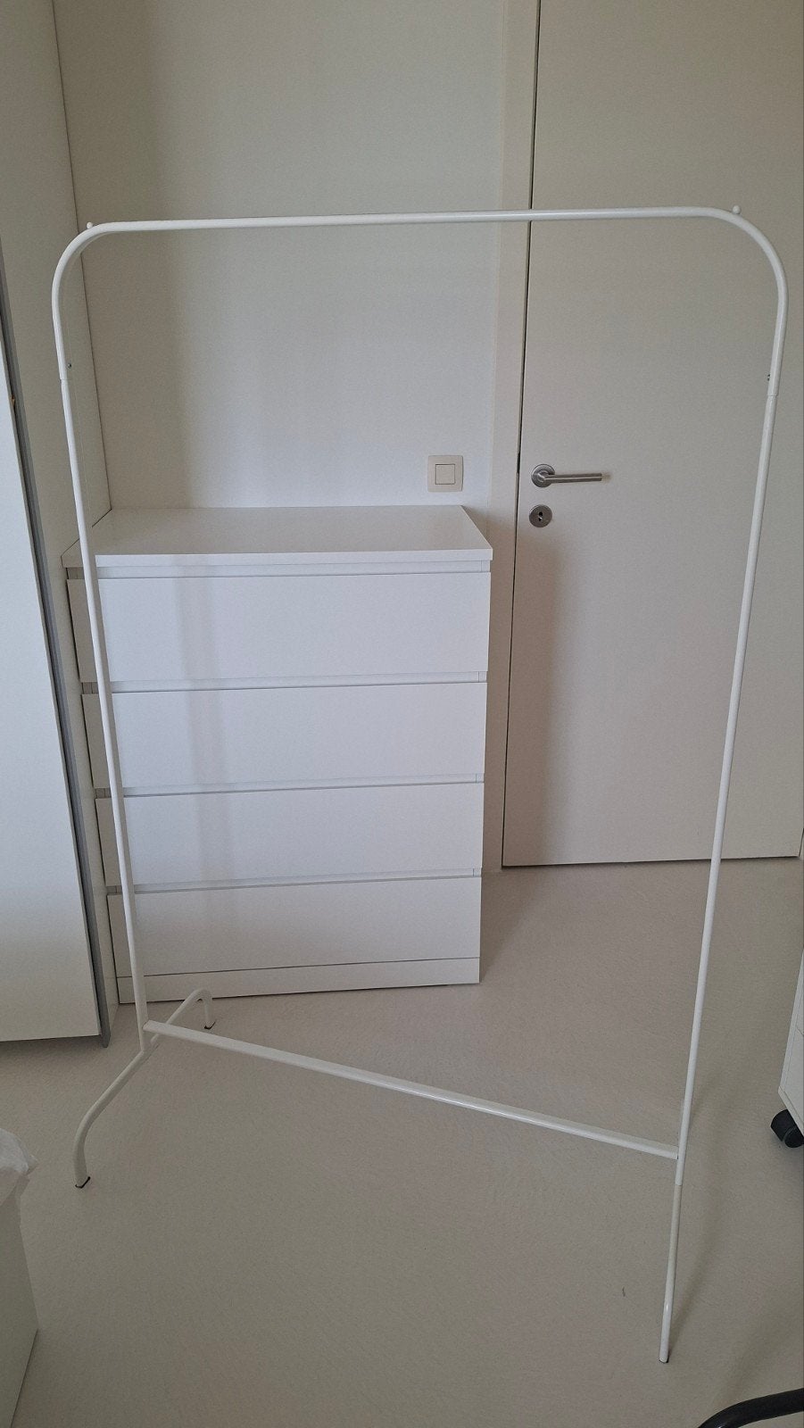 Kledingrek ikea, Enlèvement