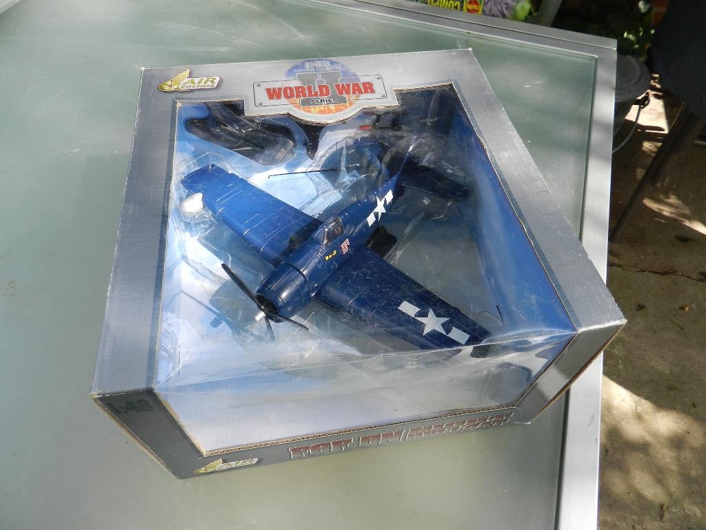Avion WORLD WAR SERIES, Enlèvement ou Envoi, Comme neuf, Avion