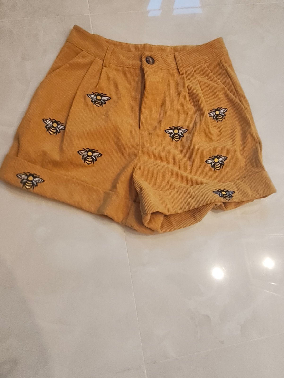 Joli short en velours côtelé, motifs abeilles. Taille M, Taille 38/40 (M), Comme neuf, Courts, Jaune
