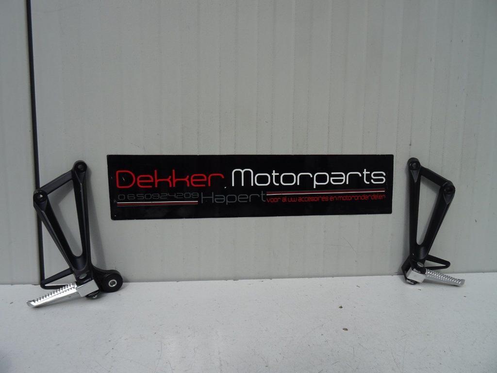 Set Duo Voetsteunen Yamaha YZF R3 2014-2015-2016-2020-2024, Motoren, Gebruikt, -, -, Ophalen of Verzenden