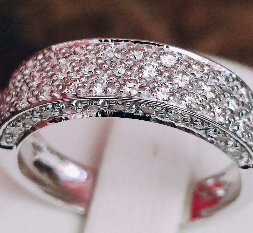 Gouden bandring met diamanten 0,57kt, Ophalen of Verzenden, Zo goed als nieuw, Dame of Heer, Met edelsteen