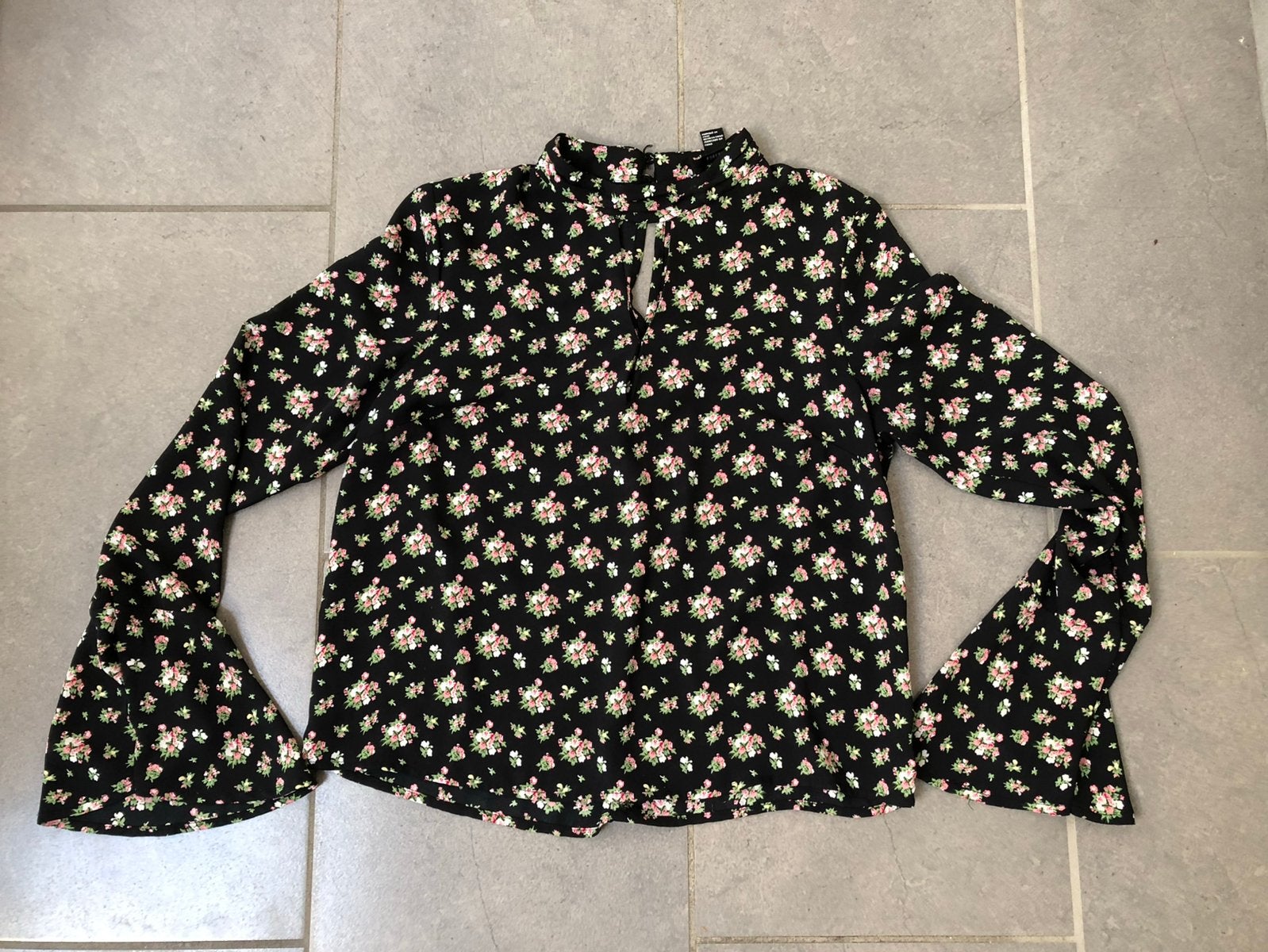 Blouse zwart met bloemenprint maat M, Ophalen of Verzenden, Zo goed als nieuw, Maat 38/40 (M), Zwart