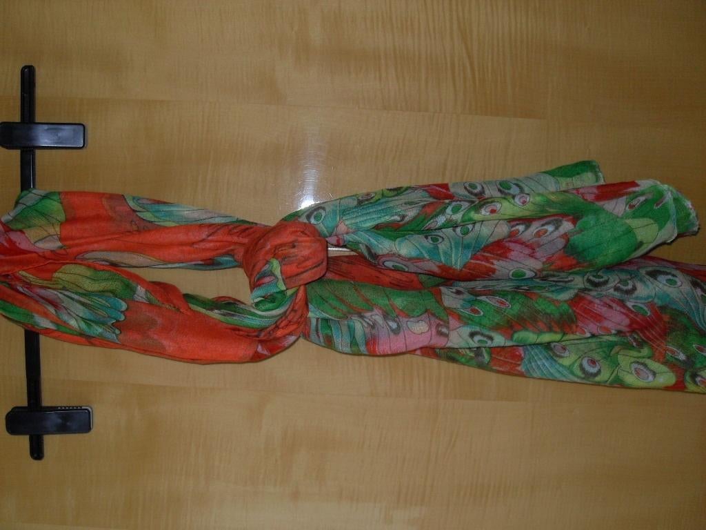 2 lange sjaals €4/stuk nieuw, Vêtements | Femmes, Bonnets, Écharpes & Gants, Enlèvement, Neuf, Taille 42/44 (L), Écharpe