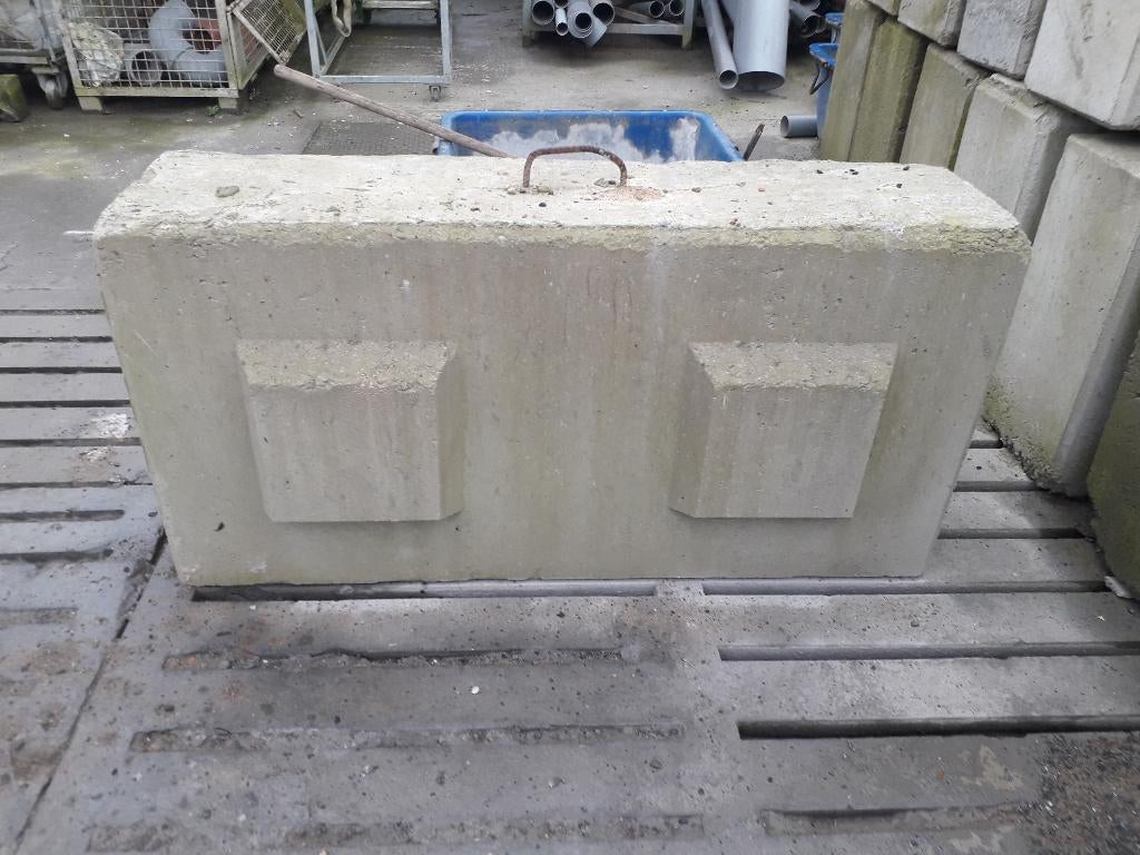 LEGO EN BETON, Enlèvement, Neuf