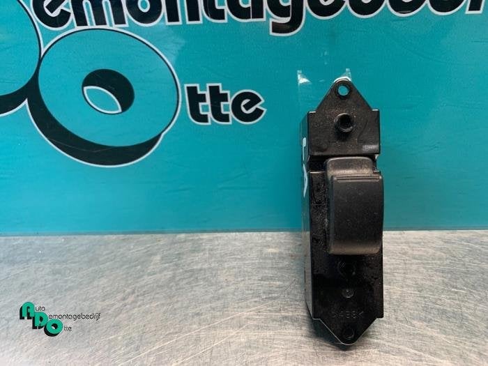 Commutateur vitre électrique d'un Mitsubishi Lancer (Lancer, -, 3 mois de garantie, Utilisé, Mitsubishi