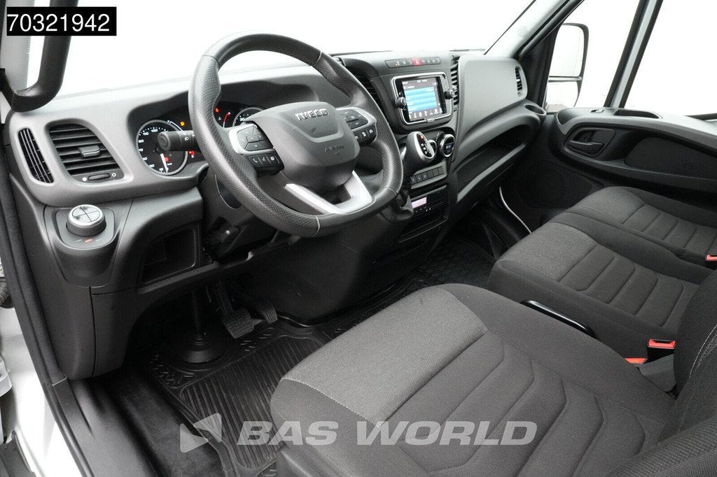 Iveco Daily 35S21 3.0L Automaat L2H2 3,5t Trekhaak 210PK ACC, Auto's, Gebruikt, Euro 6, Iveco, Bedrijf