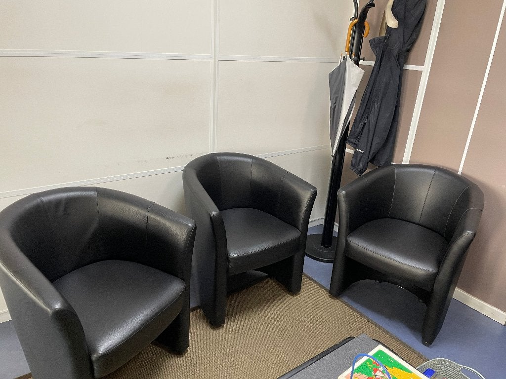 zwarte semileder zeteltjes voor wachtkamer of thuis, Huis en Inrichting, Minder dan 75 cm, Zo goed als nieuw, Elegant, 50 tot 75 cm