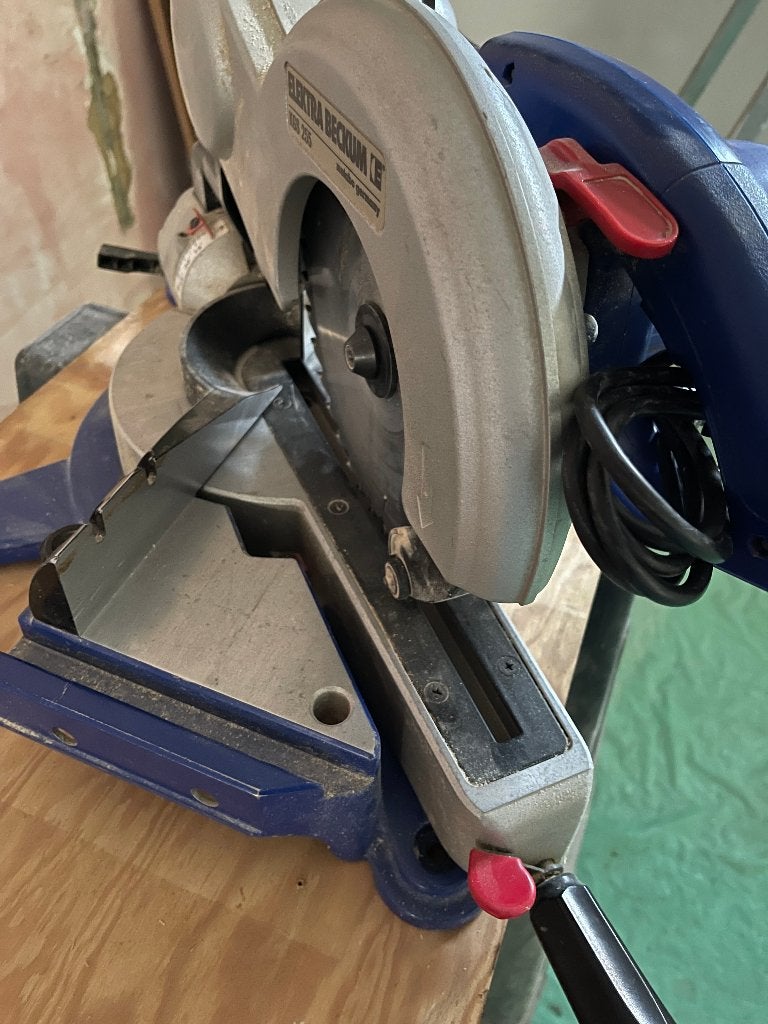 scie a onglet et table + 6 lames, 70 mm ou plus, Enlèvement, Utilisé, 1200 watts ou plus