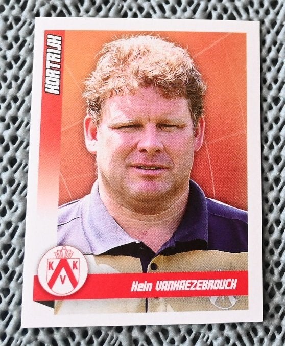 Panini Football 2011 KV Kortrijk / Hein Vanhaezebrouck, Verzamelen, Sportartikelen en Voetbal, Verzenden, Nieuw, Poster, Plaatje of Sticker
