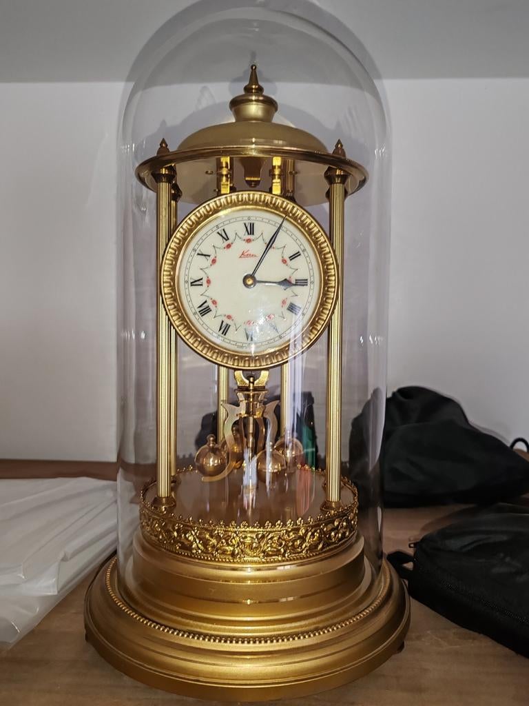 Pendule 400 jours, Enlèvement