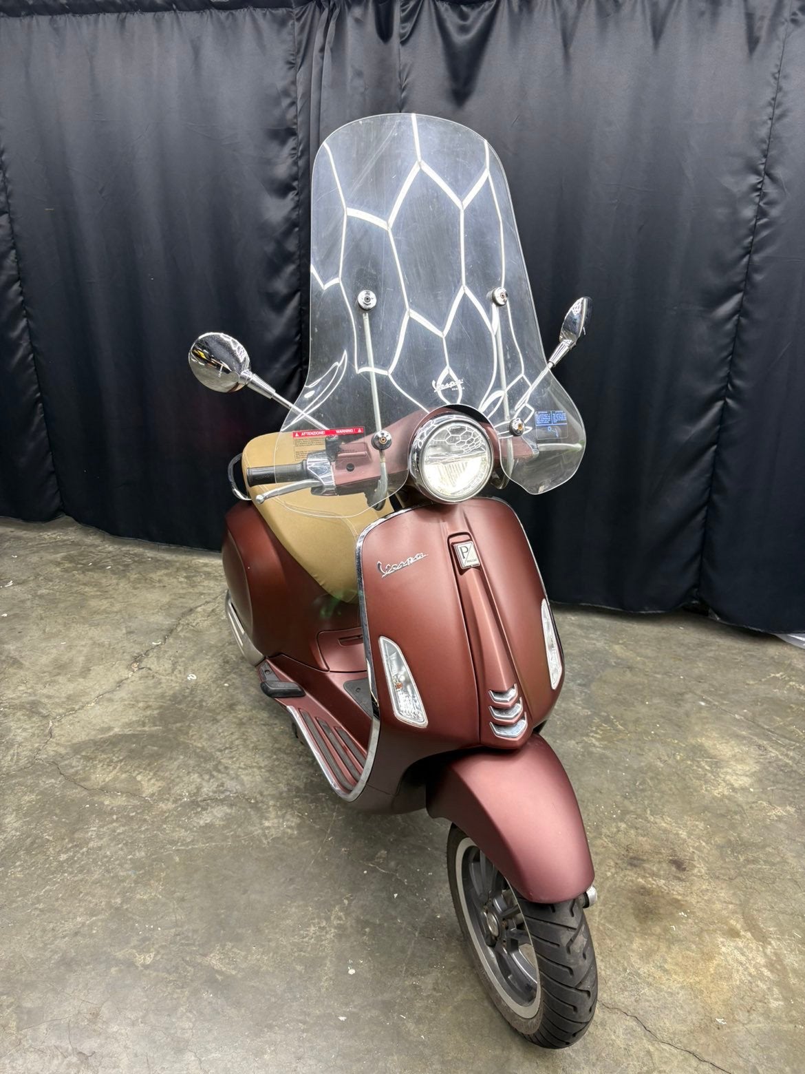 Vespa primavera, Fietsen en Brommers, Ophalen, Klasse A (25 km/u), Zo goed als nieuw, Benzine