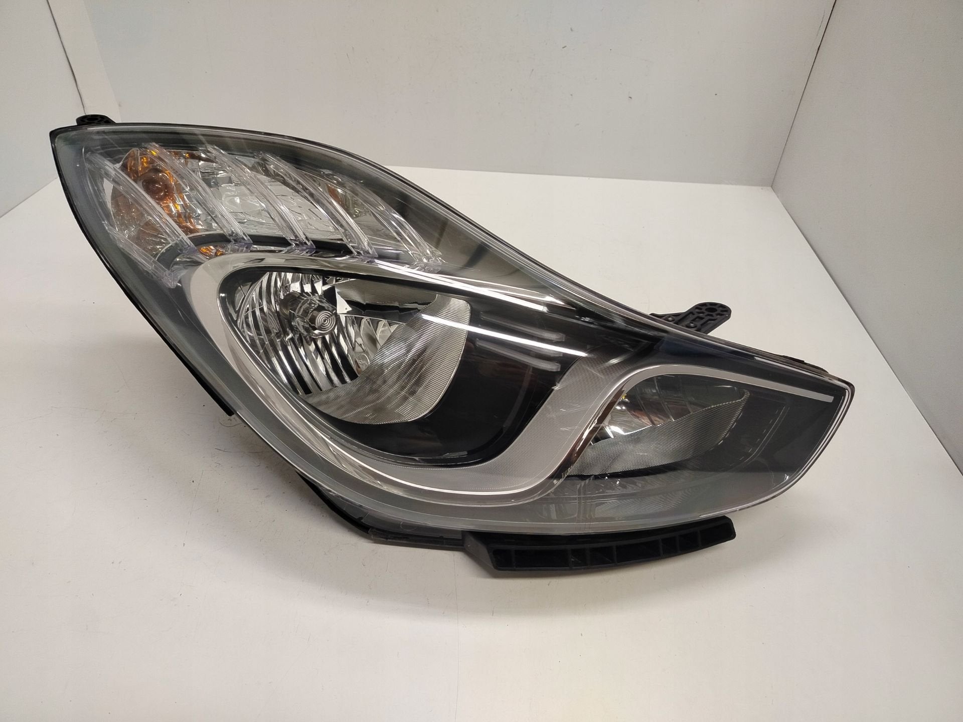 Hyundai IX20 Koplamp Rechts Hyundai, Gebruikt, Heolleung-ro 12
06797  Seoul, Info@hyundai.com, Hyundai