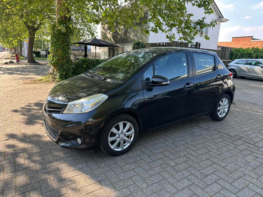 Toyota yaris 1.3 benzine 100 pk, Auto's, Voorwielaandrijving, Stof, 4 cilinders, Zwart