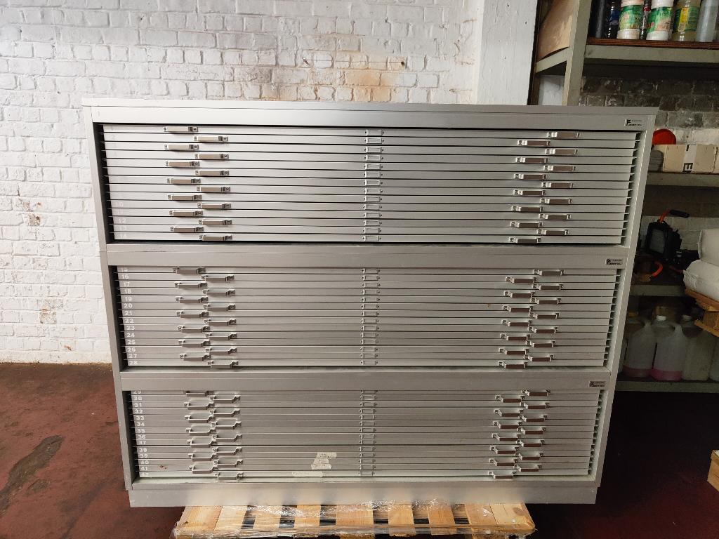 Meuble/armoire a dessin aluminioum, Enlèvement, Comme neuf, 130 à 150 cm