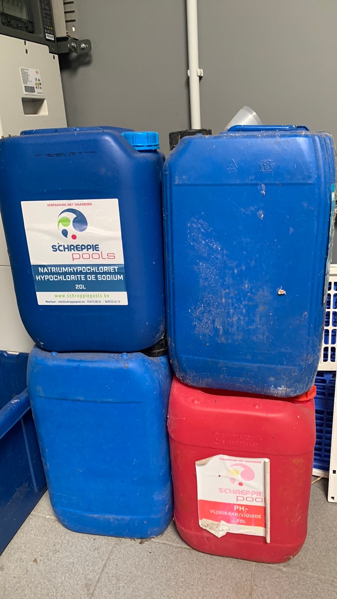 4 bidons van 20l - tot zaterdag 29/08, Tuin en Terras, Regentonnen, Minder dan 75 liter, Ophalen, Gebruikt, Kunststof