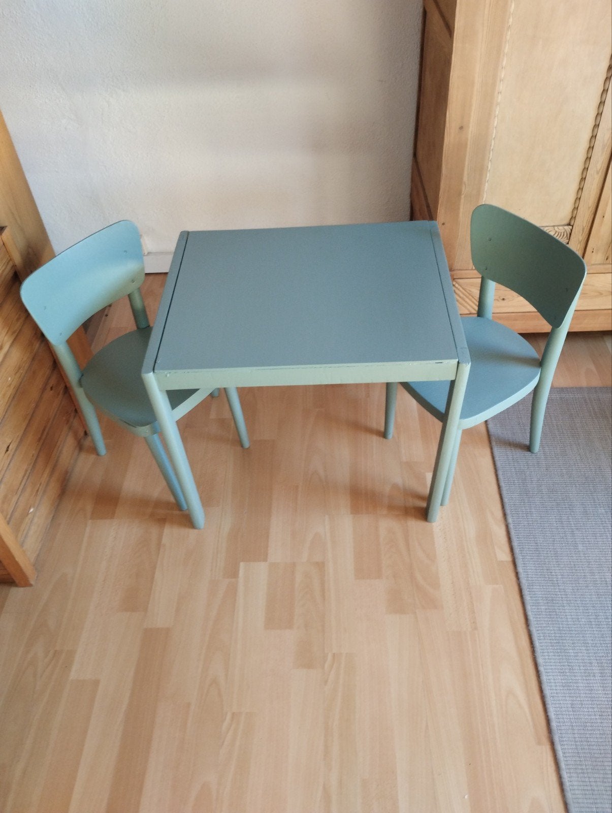 Houten tafeltje met twee stoeltjes, Ophalen