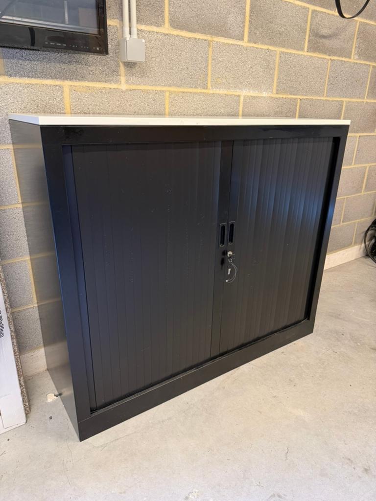 Meuble tds avec portes coulissantes et 2 tablettes, Maison & Meubles, Comme neuf, 100 à 150 cm, Enlèvement, 100 à 150 cm