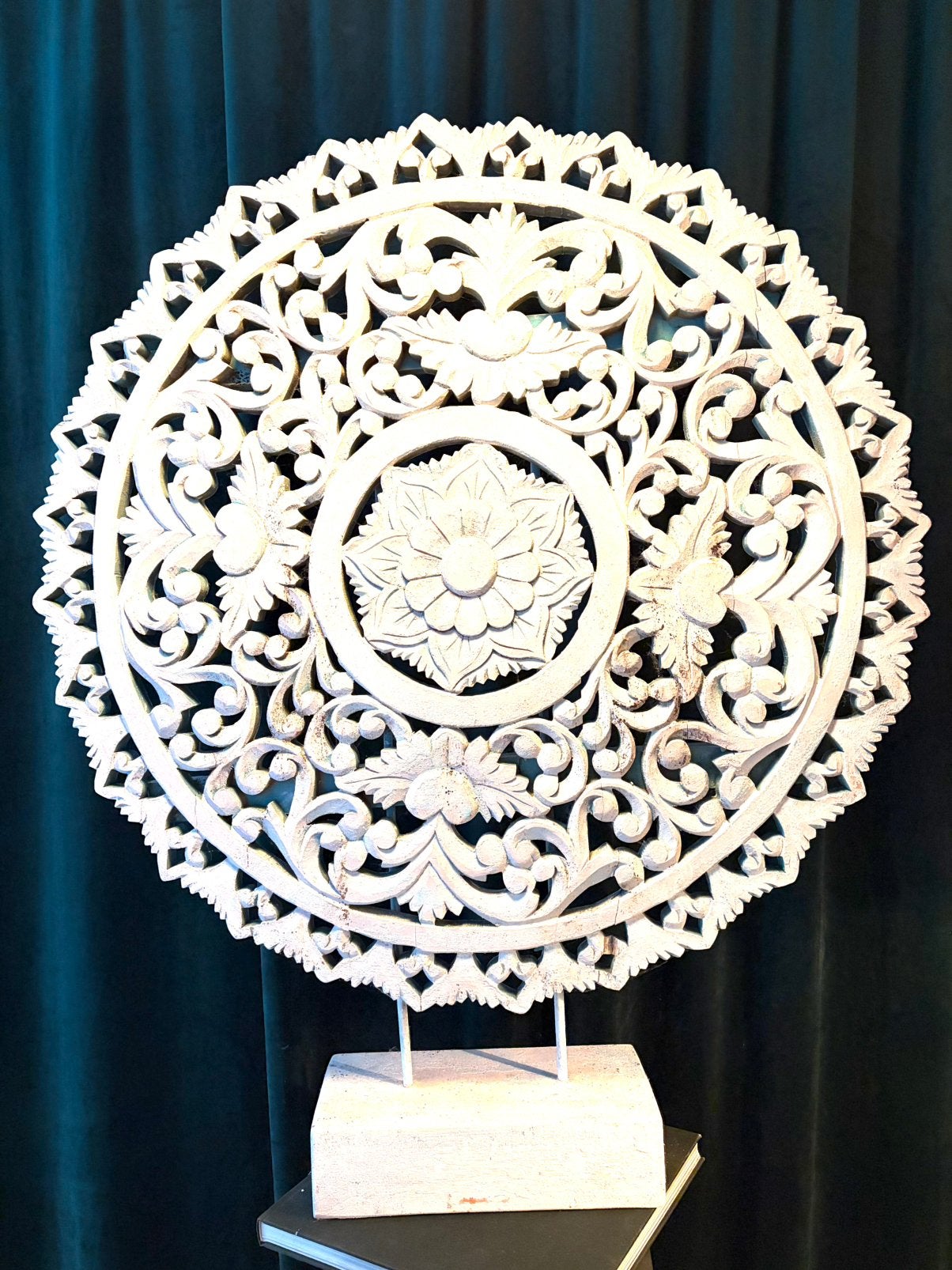 Prachtig houtsnijwerk H 110 diameter 90cm, Ophalen, Zo goed als nieuw