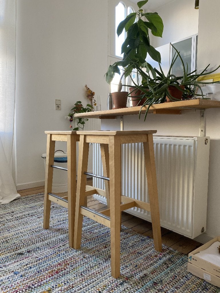 Lot de 2 tabourets de bar IKEA, Maison & Meubles, Tabourets de bar, Utilisé, 60 à 90 cm, Bois, 2 tabourets, Avec repose-pieds