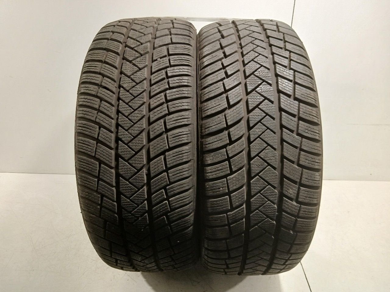 Bandenset 2 stuks Winter 225 50 R17, Auto-onderdelen, Banden en Velgen, Onderdelen@venauto.nl, Van der Ven Autorecycling B.V.