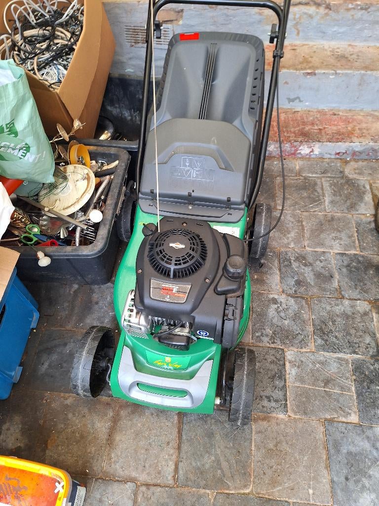 a vendre tondeuse essence nn tractable, Ophalen, Zo goed als nieuw, Opvangbak, Benzine-grasmaaier