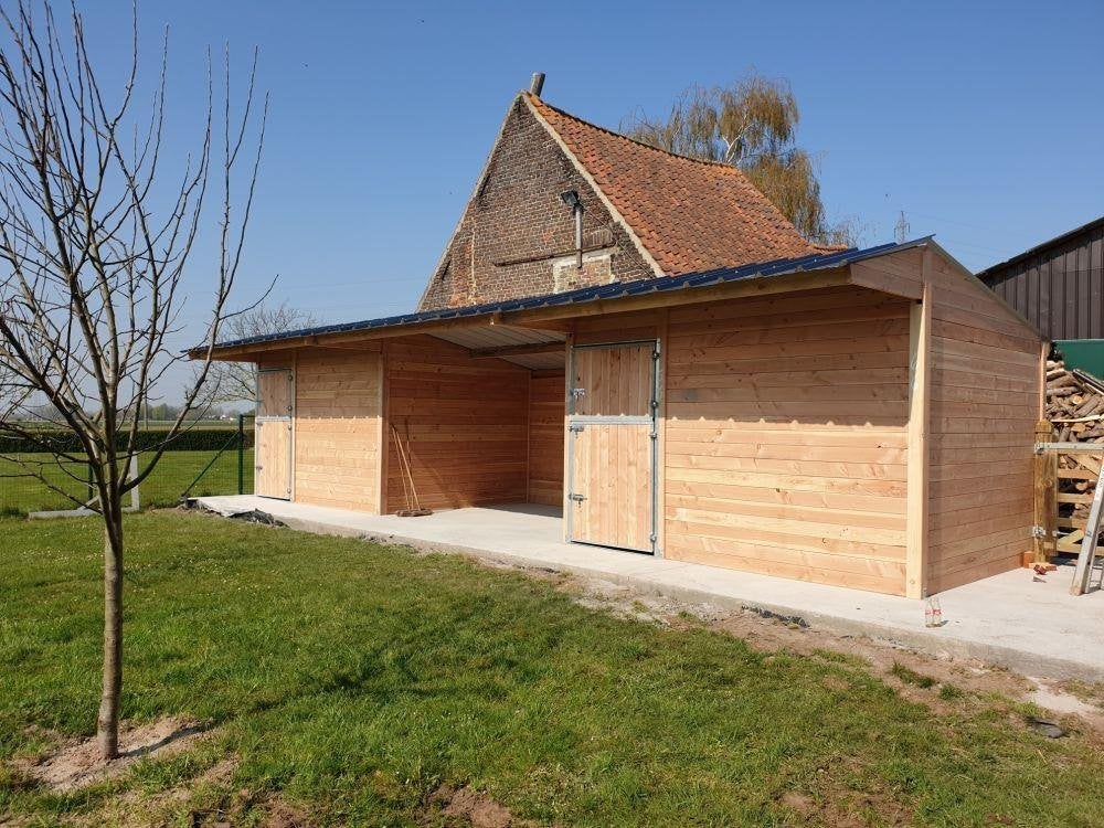Stal / Schuilhok / Stal (3x4)3, Stalling, 2 of 3 paarden of pony's