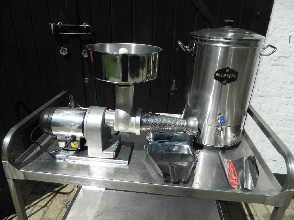 Tomatenpers Trespade Big 2P Elegant/ passata machine, 4 liter of meer, Ophalen, Zo goed als nieuw, 1 snelheid