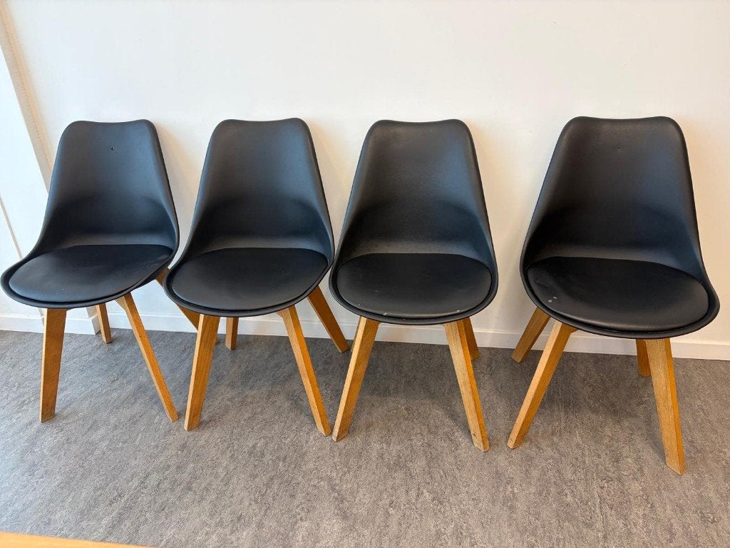4 zwarte stoelen: gebruikt, doe een bod!, Huis en Inrichting, Stoelen, Gebruikt, Zwart, Scandinavisch / industrieel, Vijf, Zes of meer stoelen