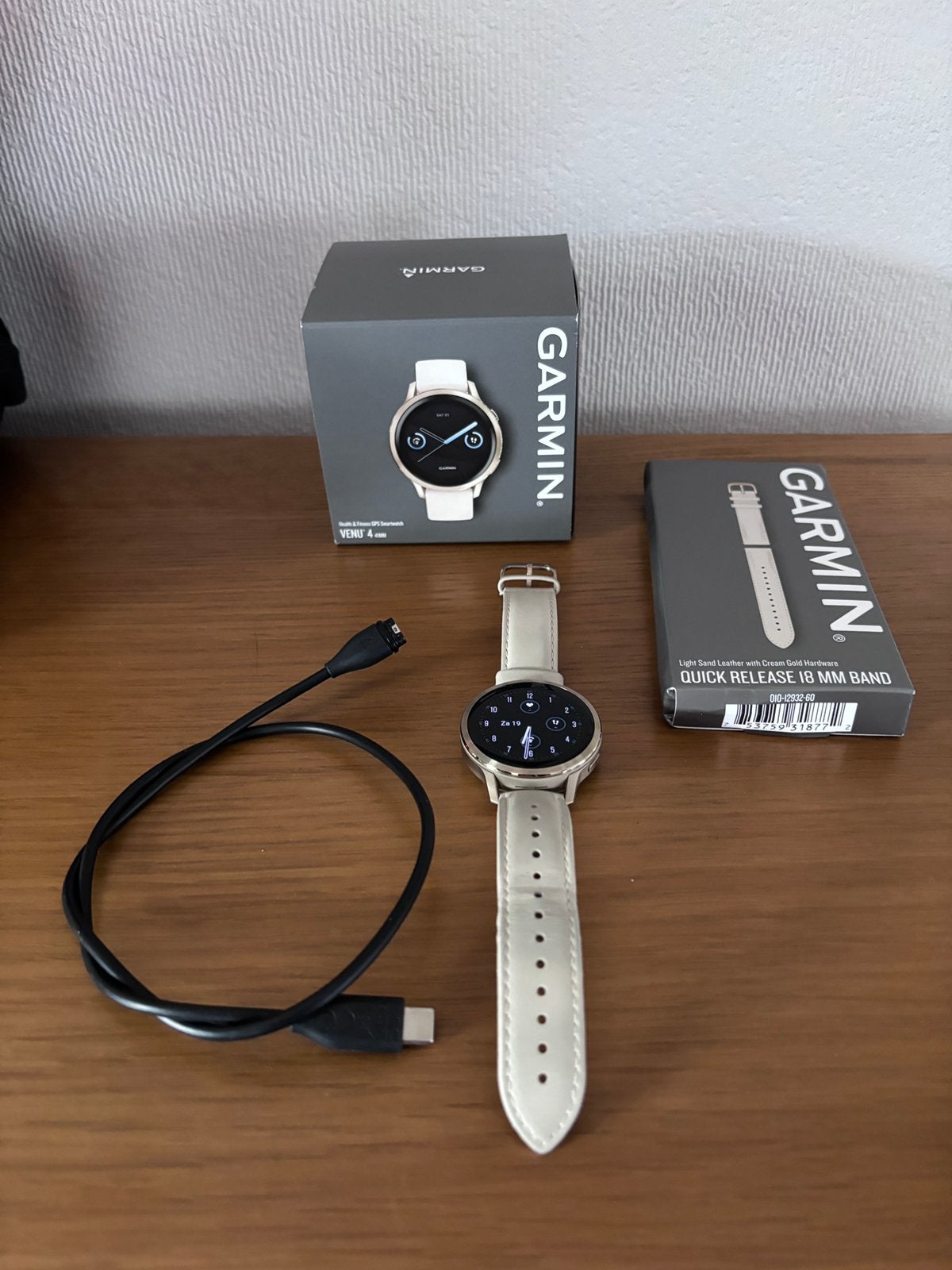 Garmin Venu 4 Lunar Gold, Bijoux, Sacs & Beauté, Enlèvement, Comme neuf