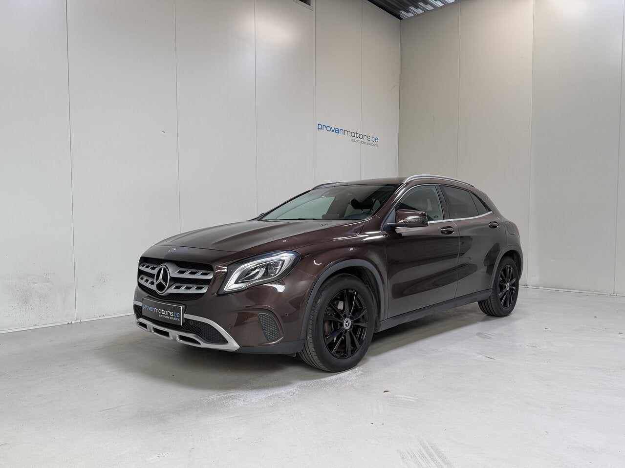Mercedes-Benz GLA 180 Benzine Man. - Airco - GPS - Topstaat!, Auto's, Mercedes-Benz, 4 deurs, 4 cilinders, Bruin, 0 kg