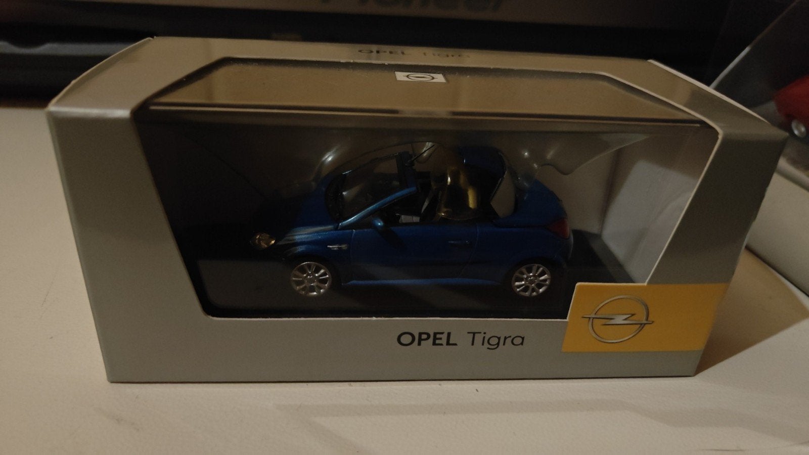 Minichamps Opel Tigra Twintop 1/43, Enlèvement ou Envoi, Neuf, Voiture, MiniChamps