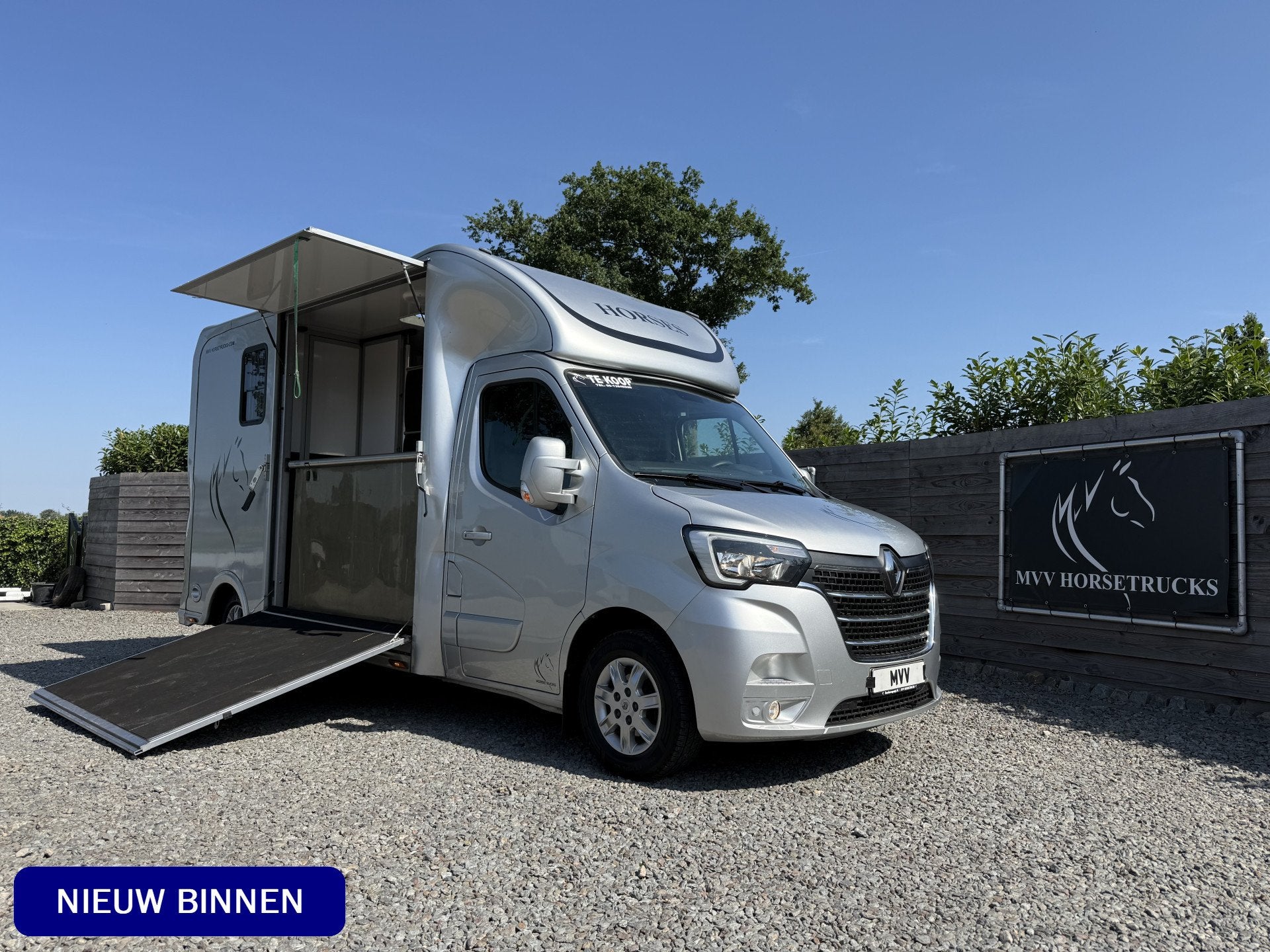 Renault Master | HORSETRUCK | SODIAK | STALLION 3XL | 2021 |, Animaux & Accessoires, Weduwestraat 12
4884MV  WERNHOUT, NL, Paardenwagentje NL | MVV HORSETRUCKS