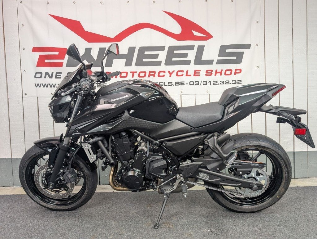 KAWASAKI Z650 PERFORMANCE, Entreprise, Occasion, Plus de 35 kW, 2 cylindres