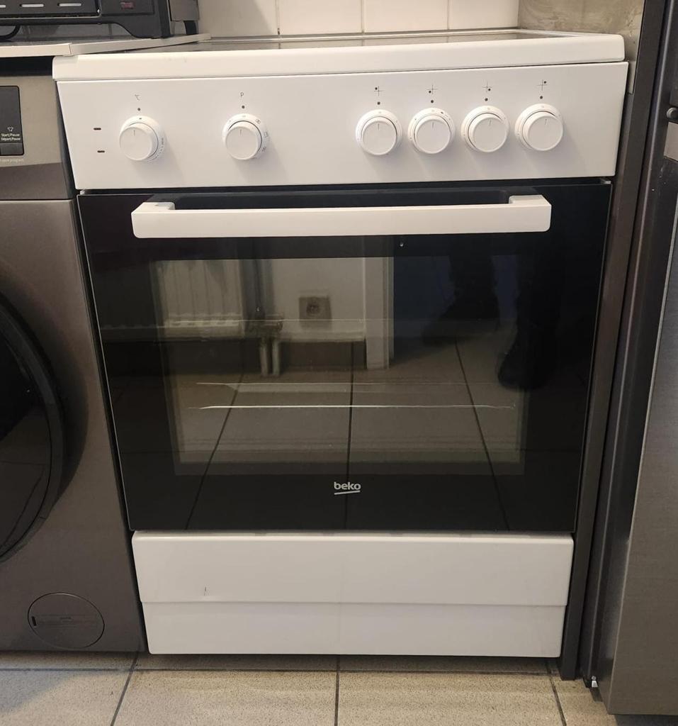 Cuisinière BEKO FSM67010GW à vendre – comme neuve, Electroménager, Cuisinières, Enlèvement ou Envoi