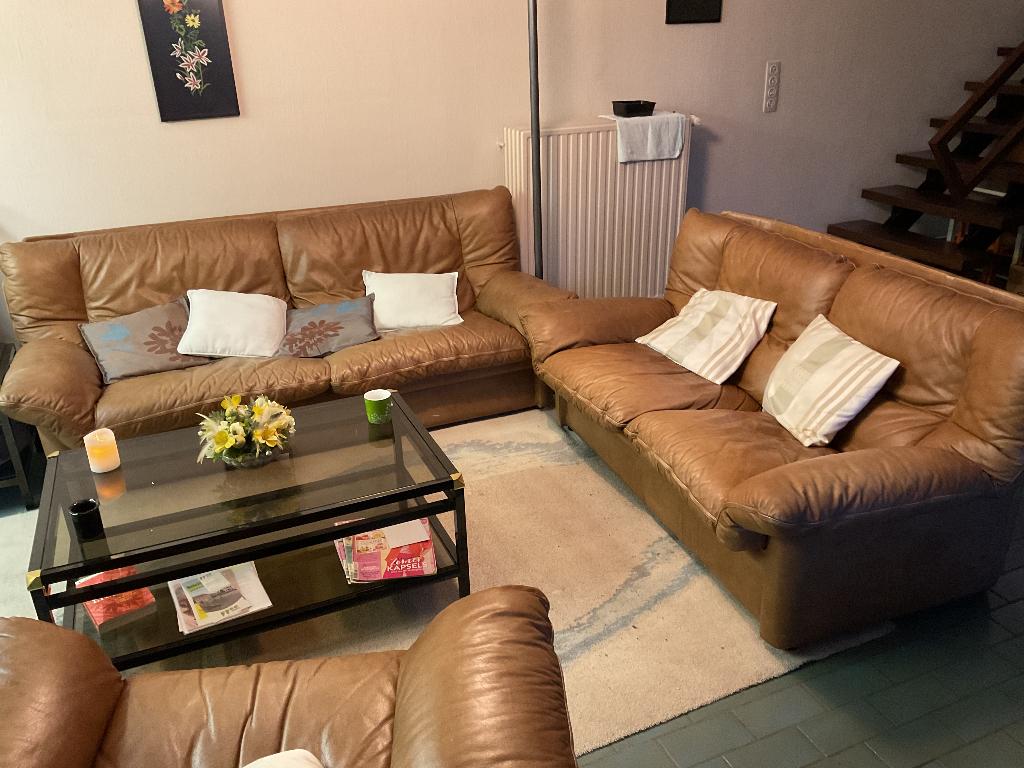 Comfortabele lederen zetels met bijpassend tapijt, Enlèvement, Utilisé