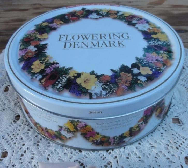Deens blik met bloemenkrans en guirlandes, Flowering Denmark, Collections, Boîte en métal, Enlèvement ou Envoi, Utilisé, Biscuits