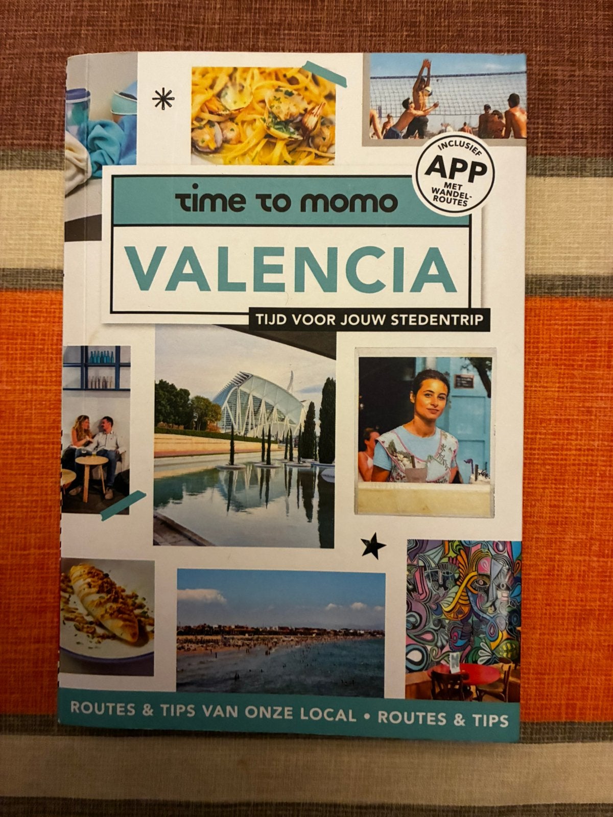 Valencia time to momo, Boeken, Ophalen of Verzenden, Zo goed als nieuw