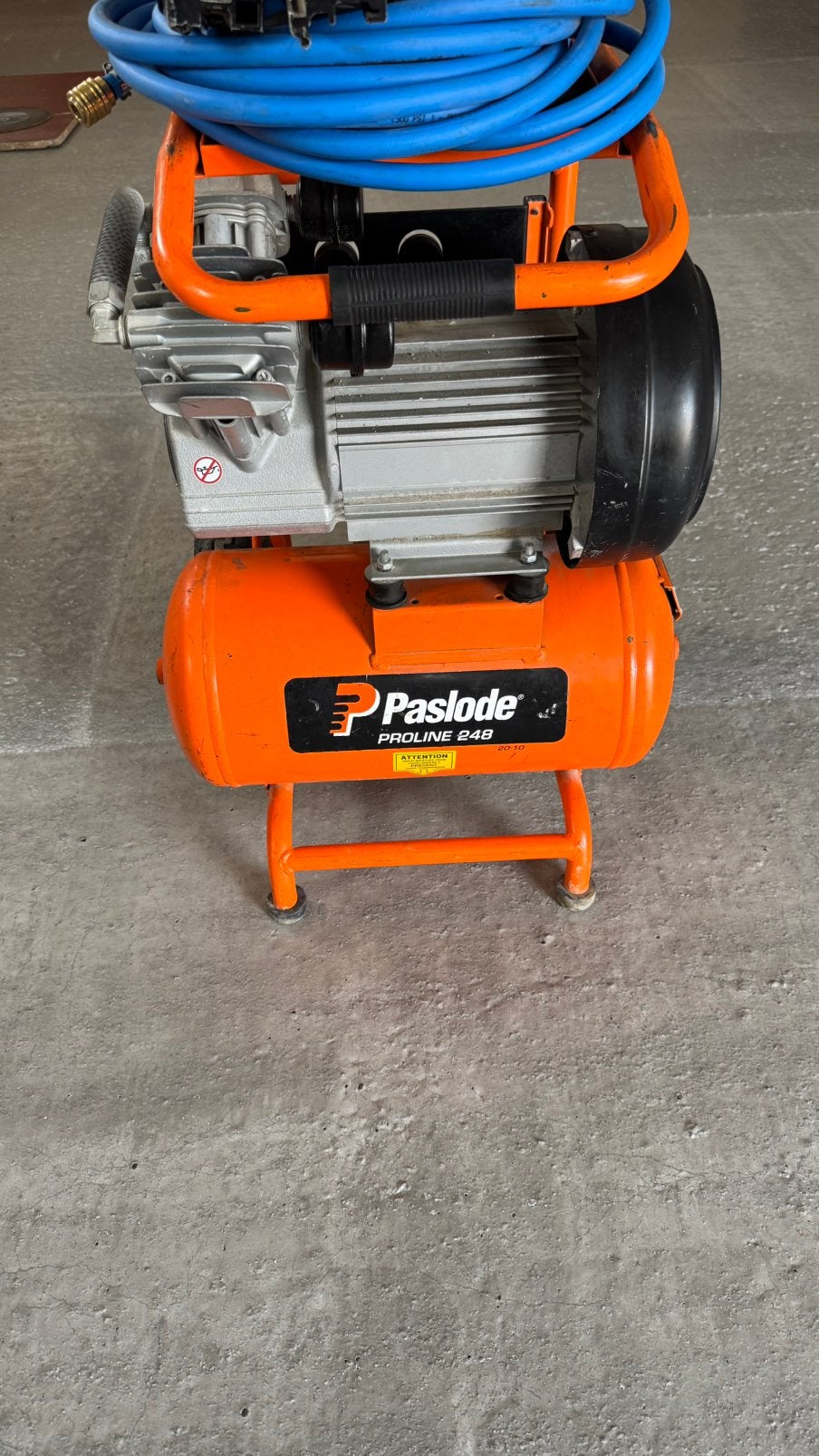 Compresseur PASLODE 248 SPIT 20 litres & agrafeuse PASLODE, Bricolage & Construction, Enlèvement, Comme neuf