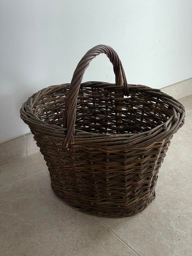 Vintage handgevlochten rieten mand, Ophalen, Zo goed als nieuw, Hout, Mand