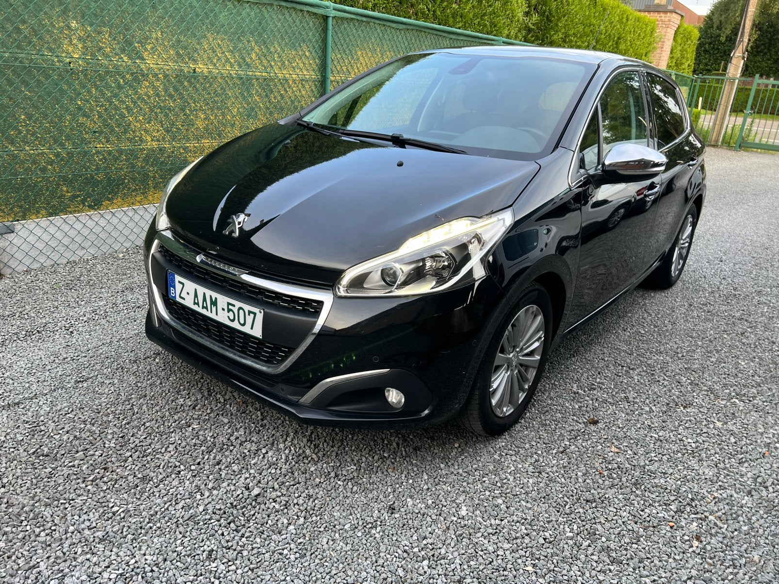 Peugeot 208 1.2 81 kw 115.000km, Auto's, Stof, 4 cilinders, Zwart, 5 deurs