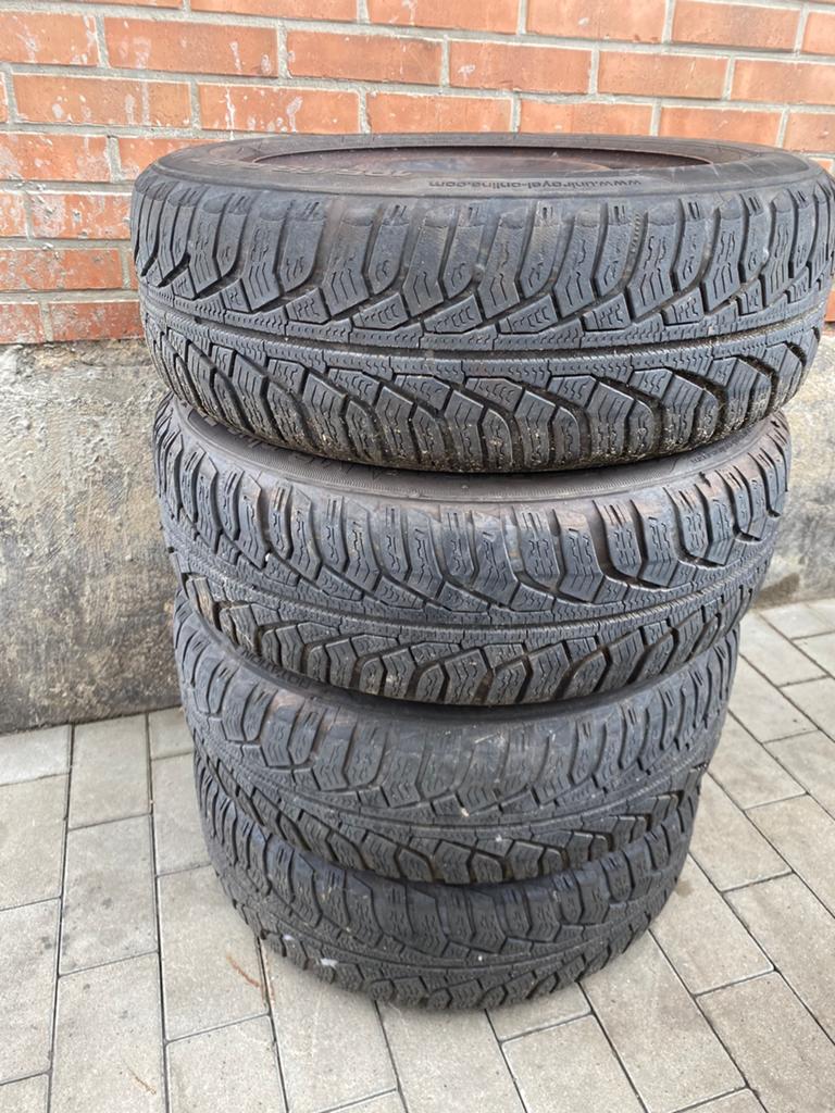 4 banden (195/65 R15), Auto-onderdelen, Banden en Velgen, Ophalen, Band(en)