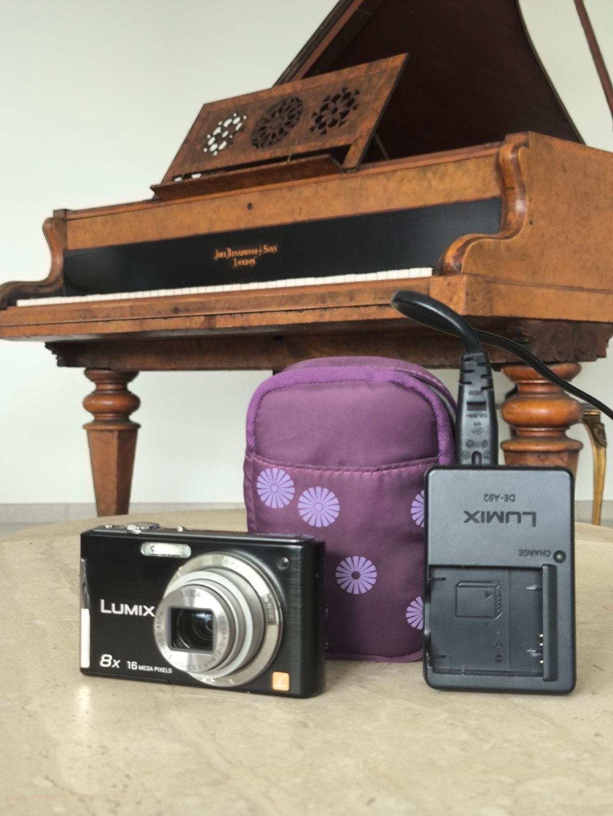 Panasonic Lumix Compactcamera / 16 MP / 8X optische zoom, Oplader, Beeldstabilisatie, Ophalen of Verzenden, Compactcamera