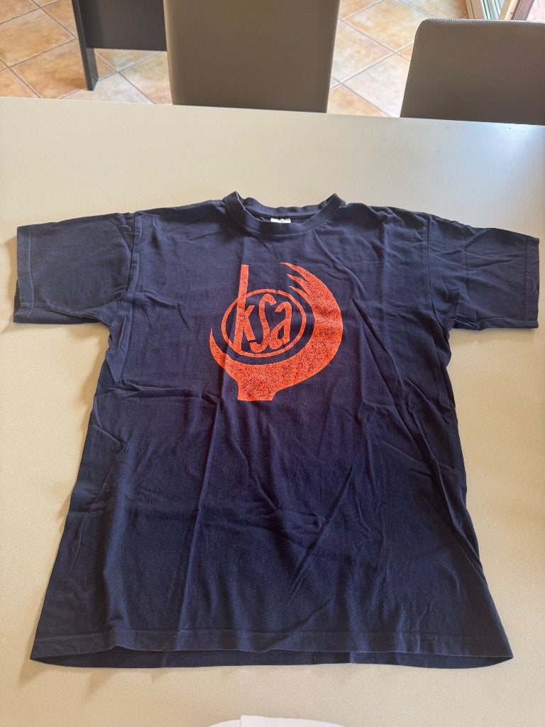 KSA T shirt, Enlèvement