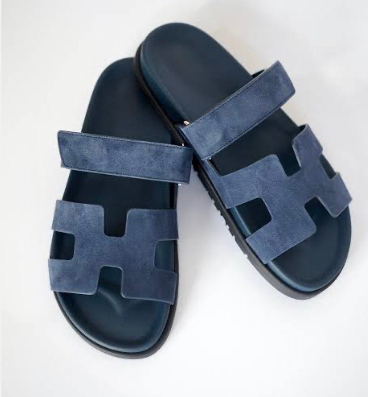 Sandale en daim Hermès Cypre, taille 44, couleur bleu marine, Vêtements | Hommes, Chaussures, Chaussons, Comme neuf, Bleu, Envoi